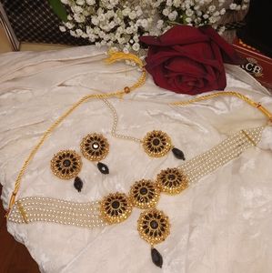 Necklace set with earrings and forehead pendent